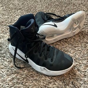 Mens 8.5 Nike shoes